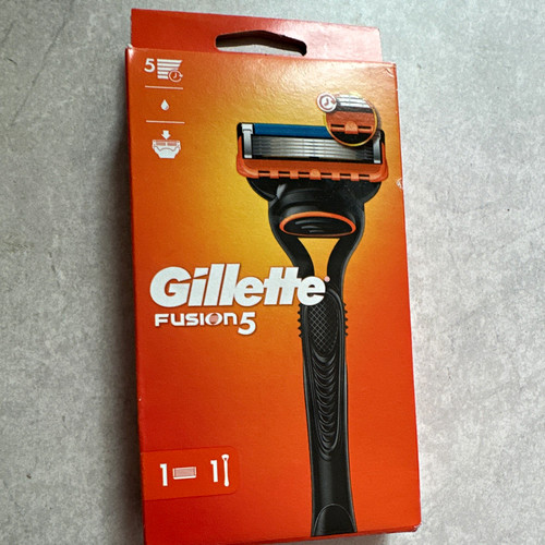 Gillette fusion5 shaving kit - shaving,